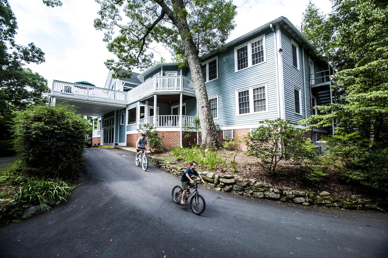 Highland Lake Inn & Resort - Flat Rock - thumb 0