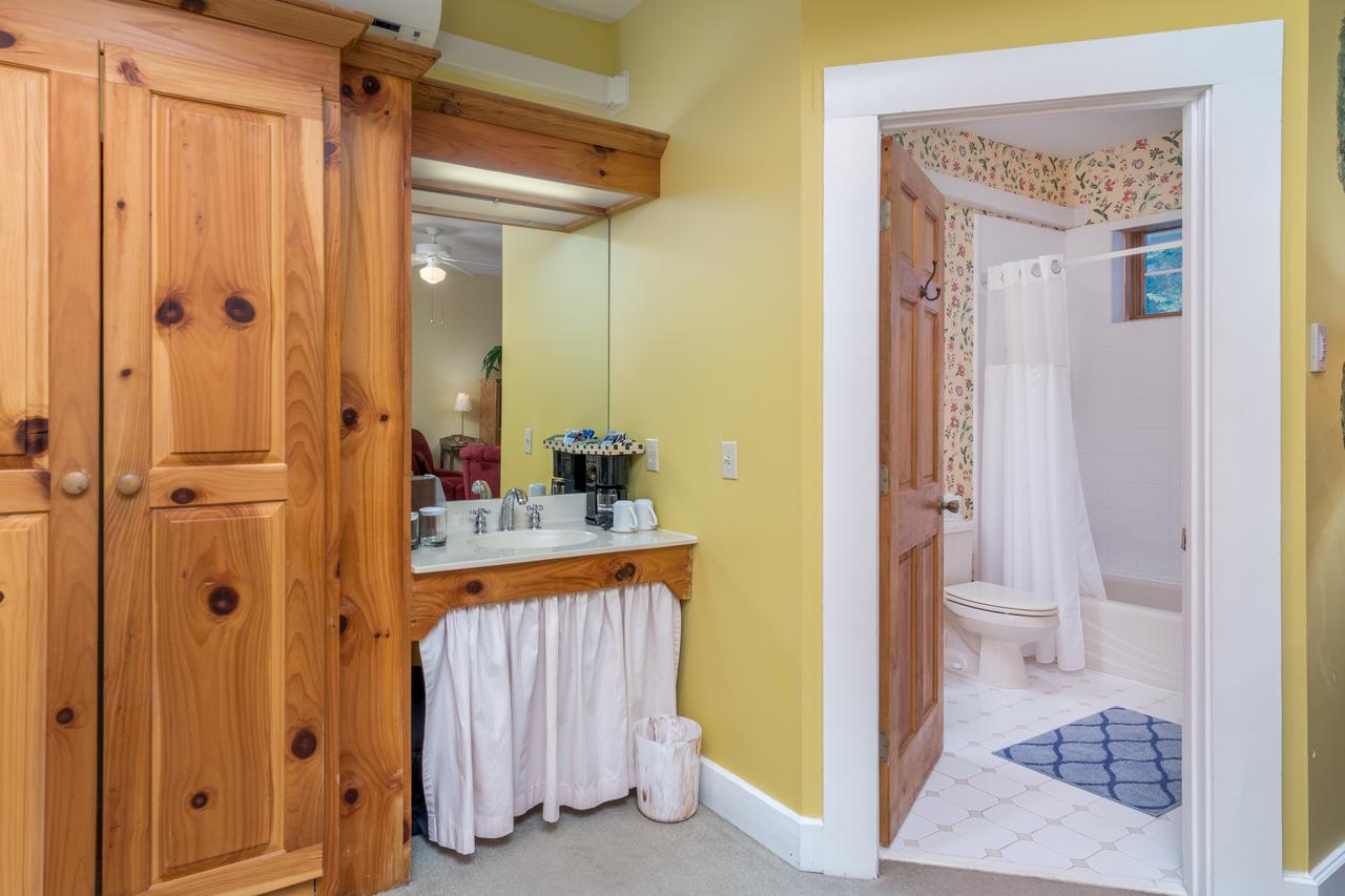 Highland Lake Inn & Resort - Flat Rock - thumb 32