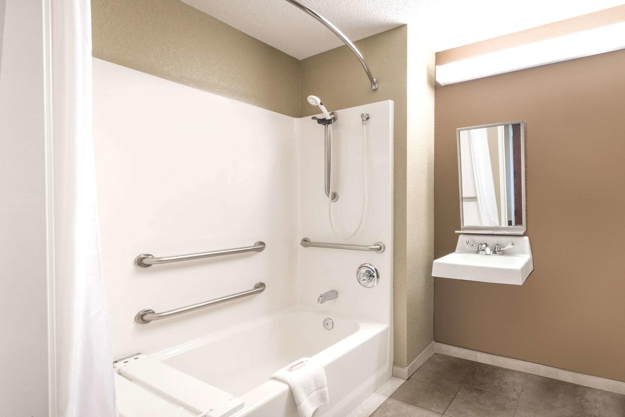 Microtel Inn & Suites By Wyndham Dickinson - thumb 14
