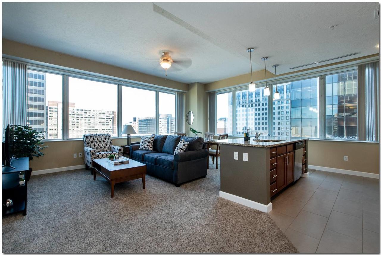 Central & Spacious Downtown Gem - thumb 34