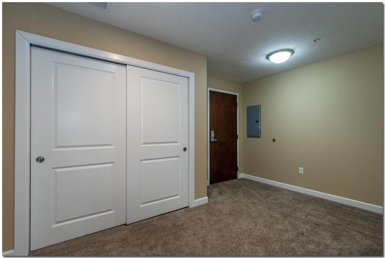 Central & Spacious Downtown Gem - thumb 28