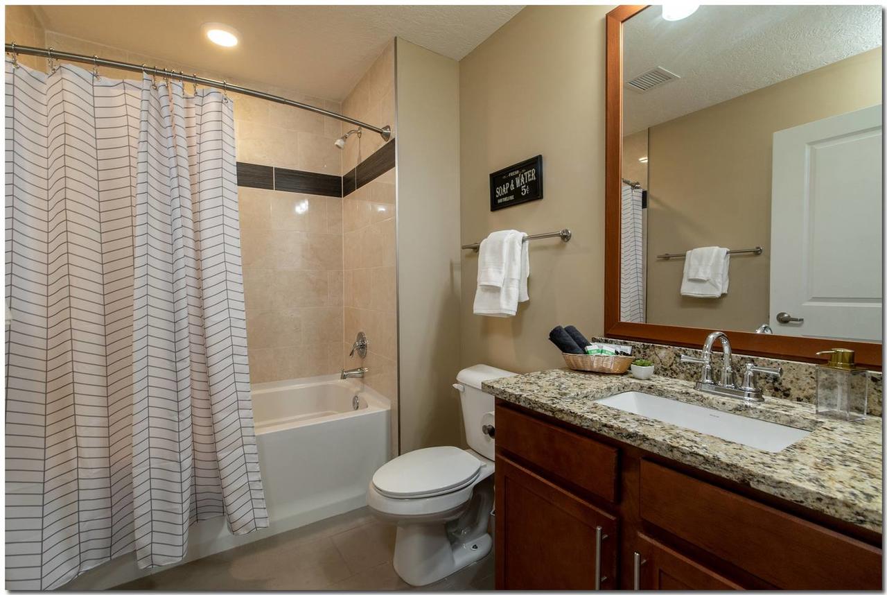 Central & Spacious Downtown Gem - thumb 23