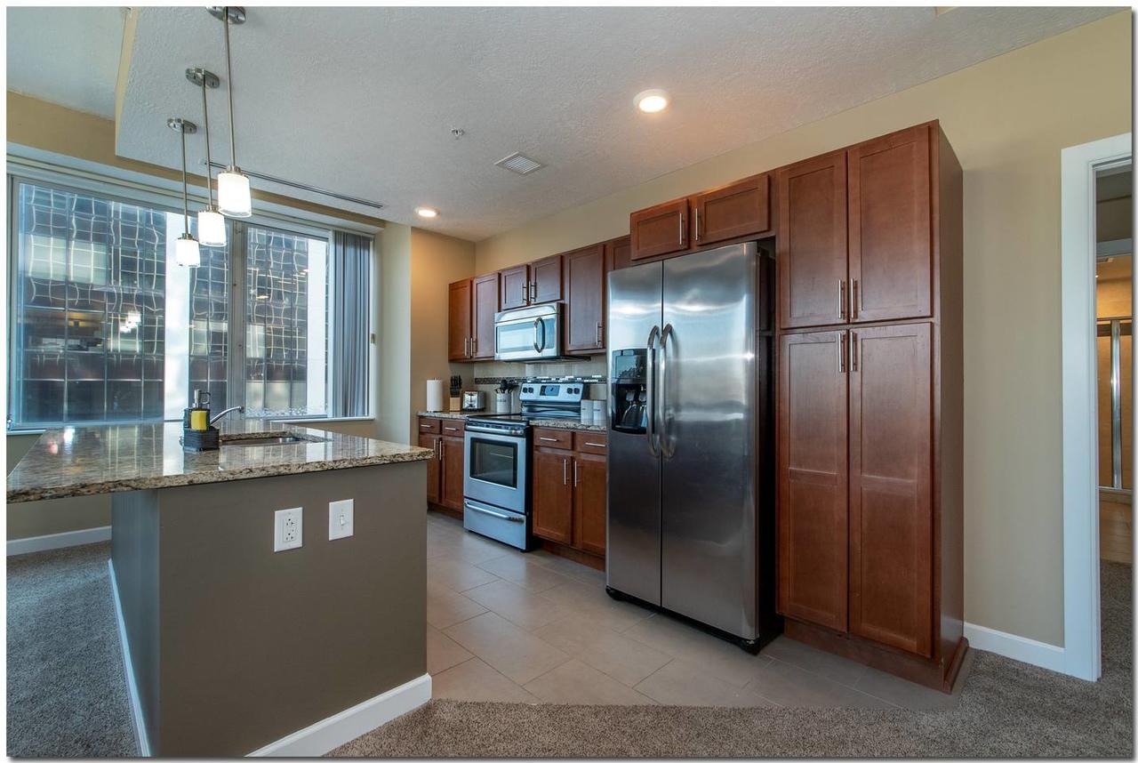 Central & Spacious Downtown Gem - thumb 25