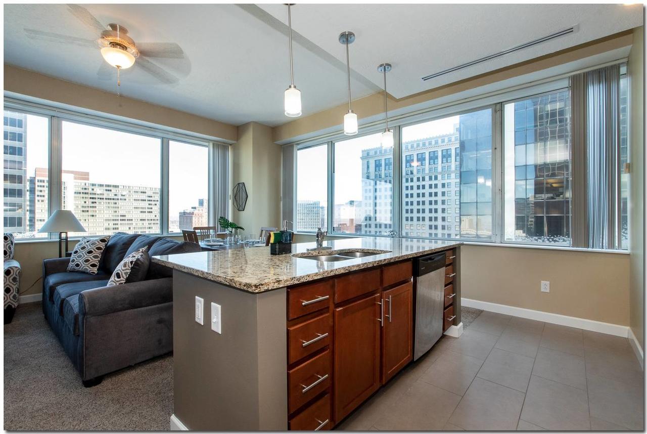 Central & Spacious Downtown Gem - thumb 22