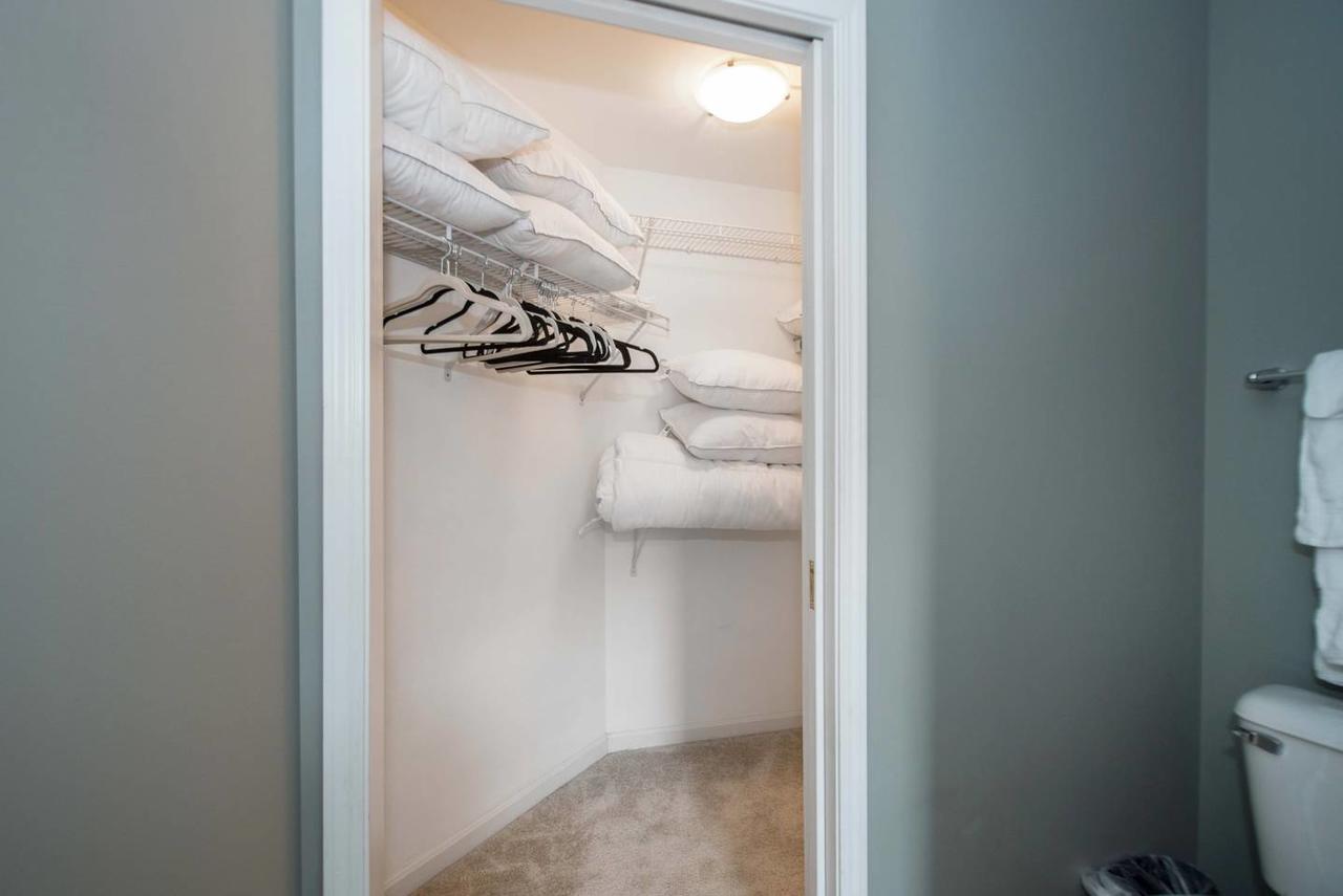 Central & Spacious Downtown Gem - thumb 15