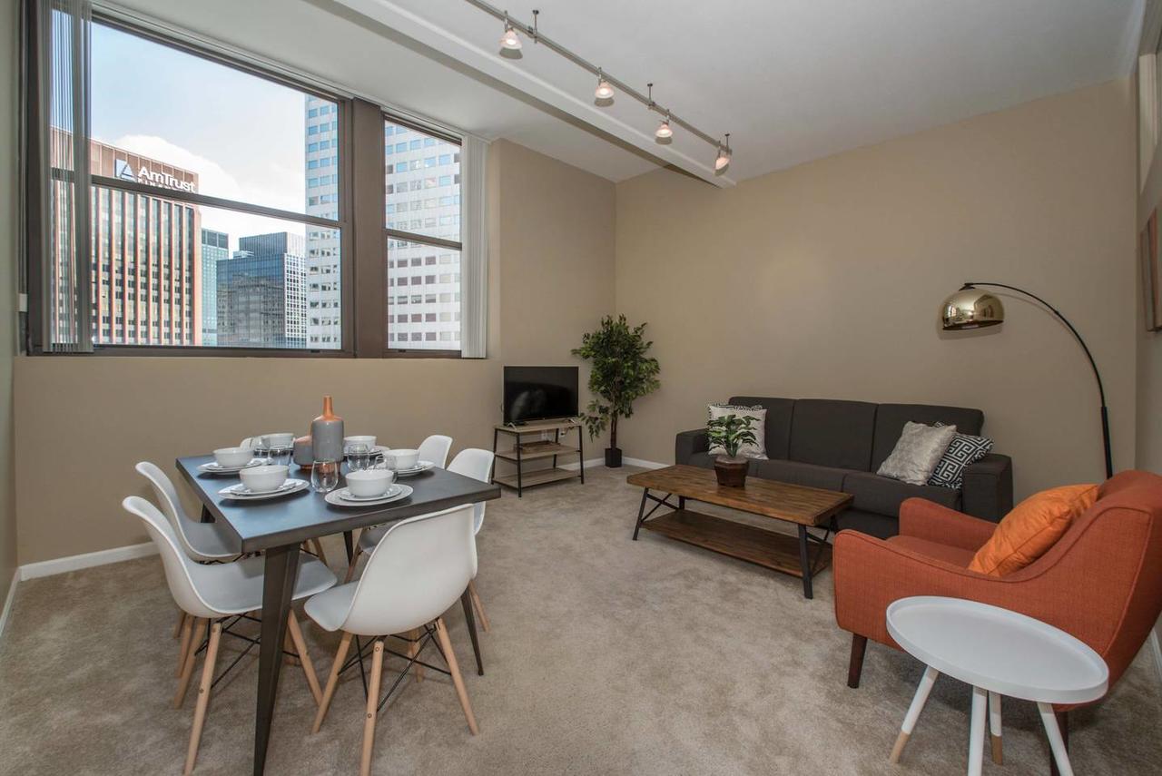 Central & Spacious Downtown Gem - thumb 20