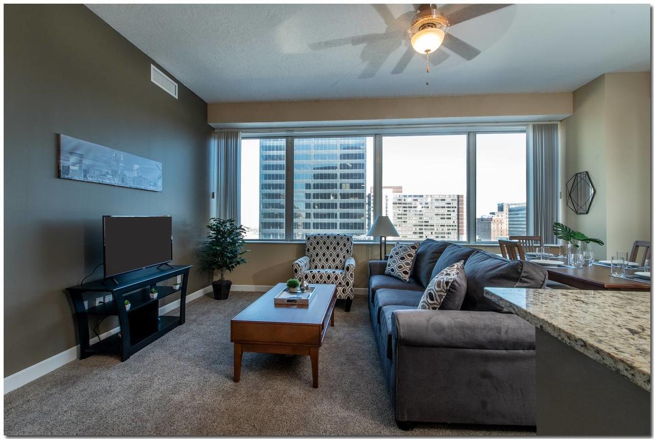 Central & Spacious Downtown Gem - thumb 29