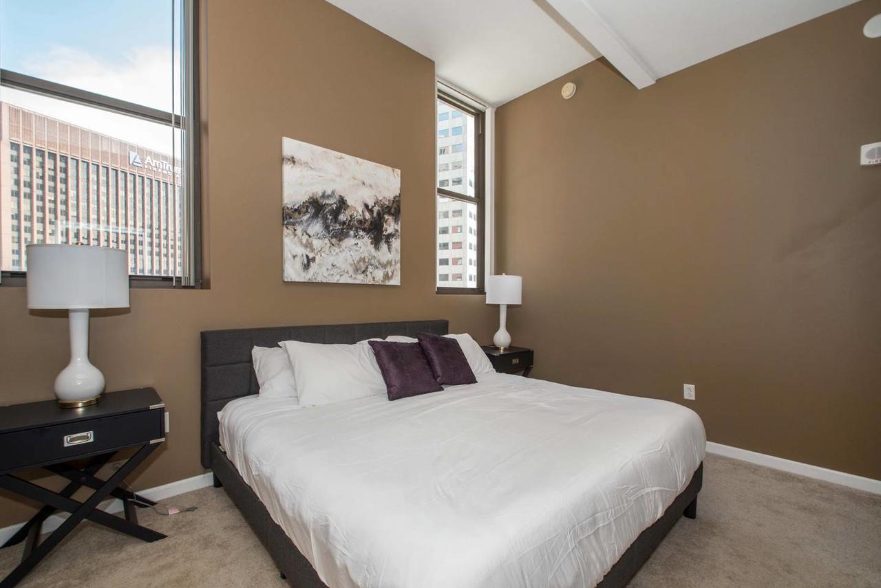 Central & Spacious Downtown Gem - thumb 11