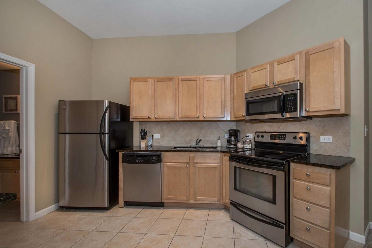 Central & Spacious Downtown Gem - thumb 16