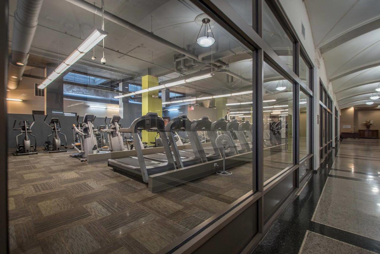 Central & Spacious Downtown Gem - thumb 1