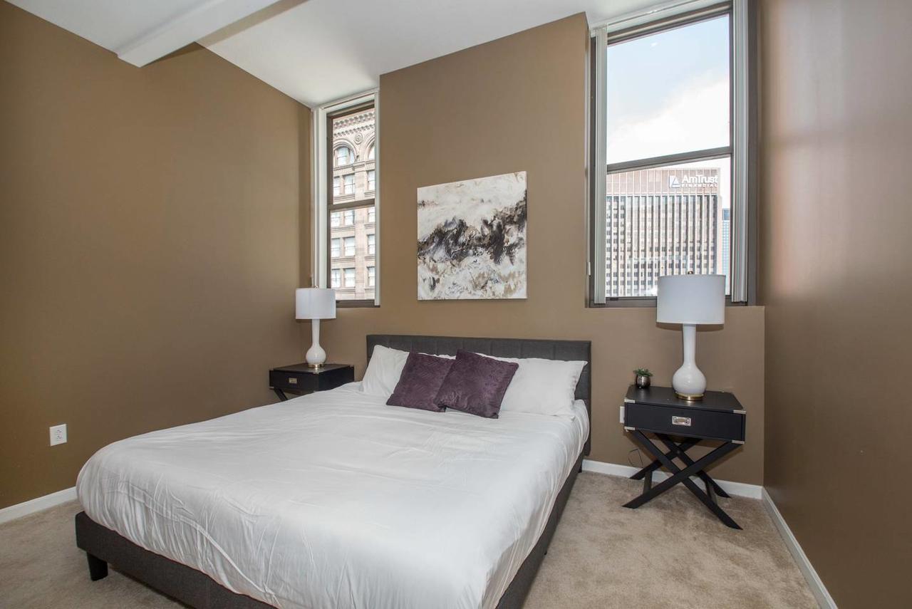 Central & Spacious Downtown Gem - thumb 13