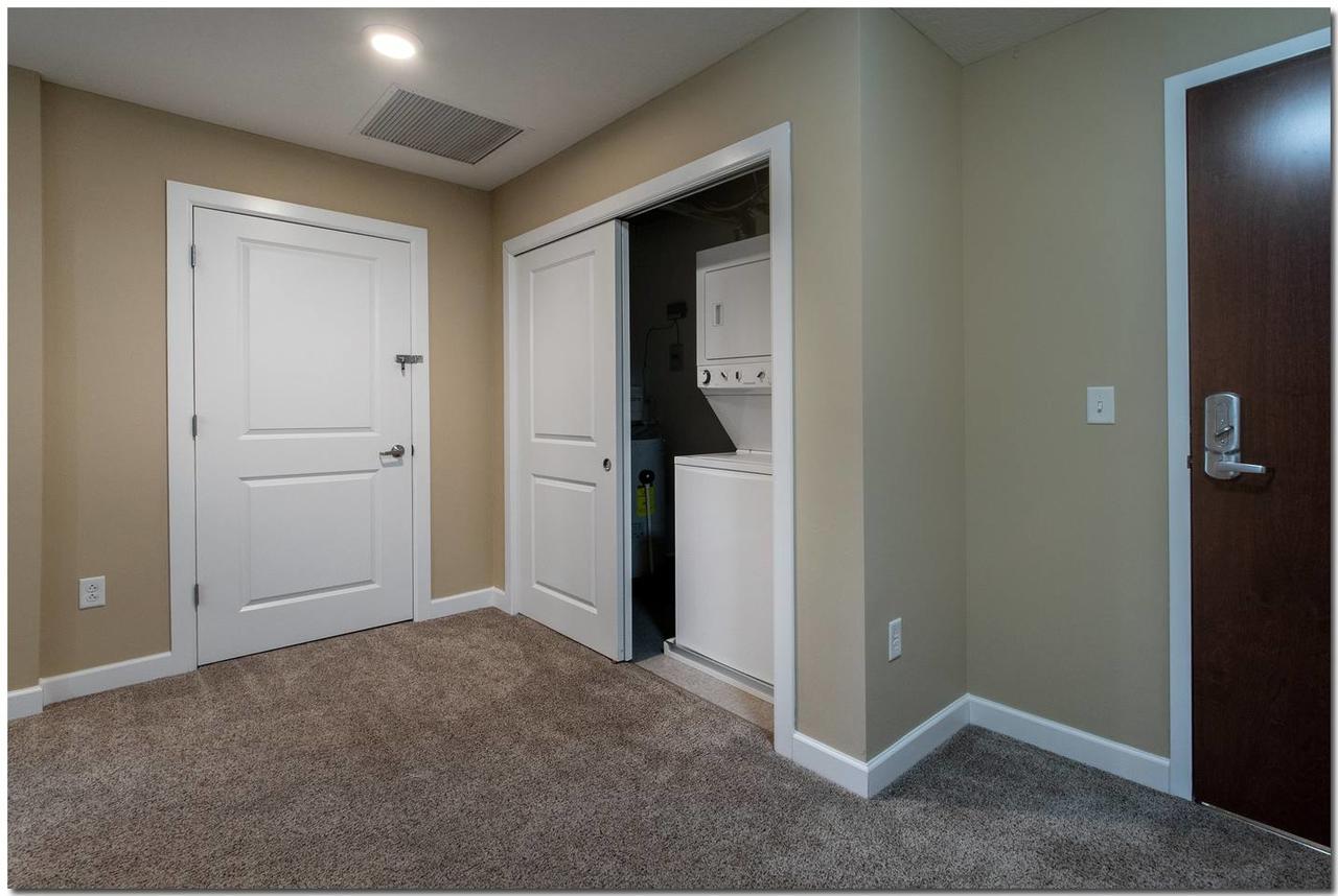 Central & Spacious Downtown Gem - thumb 39