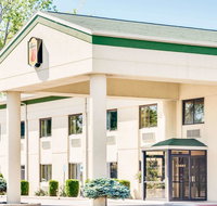 Super 8 by Wyndham Port Clinton - Tourism House