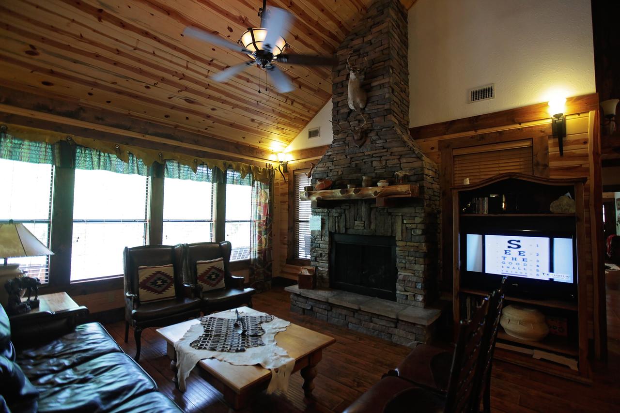 Bronco Lodge Cabin Broken Bow Cabin - thumb 4