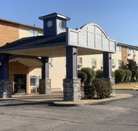Econo Lodge Inn & Suites Clinton - Tourism House