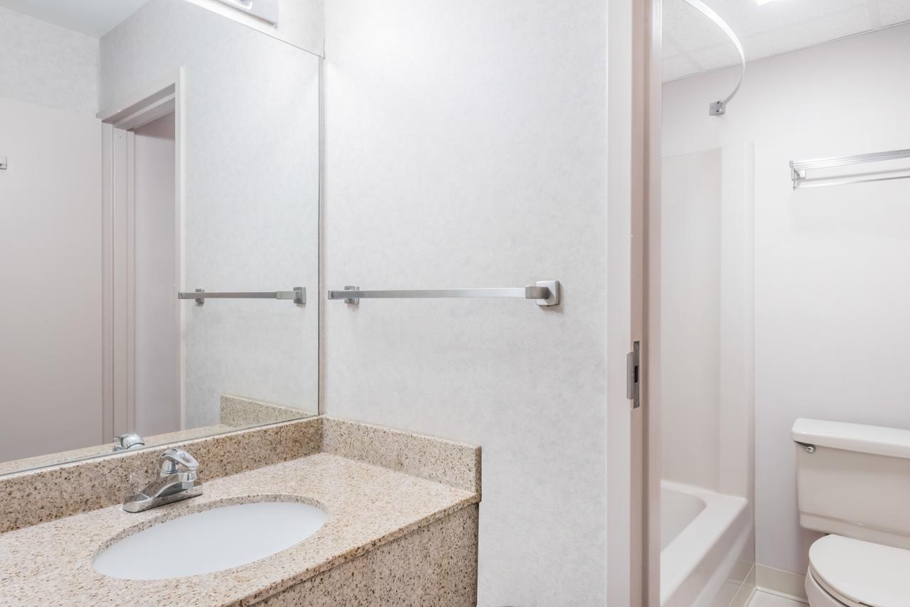 Super 8 By Wyndham State College - thumb 9