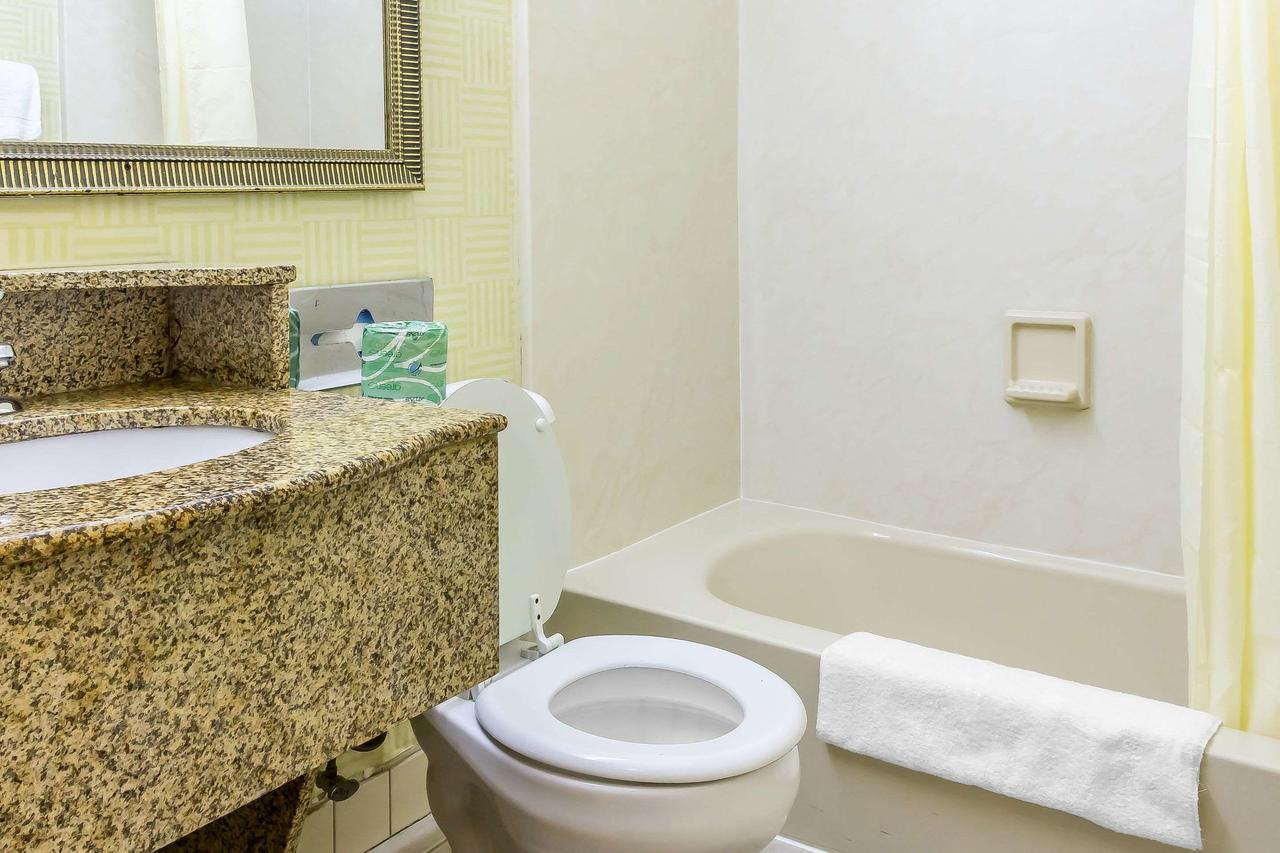 Econo Lodge Philadelphia Airport - thumb 6