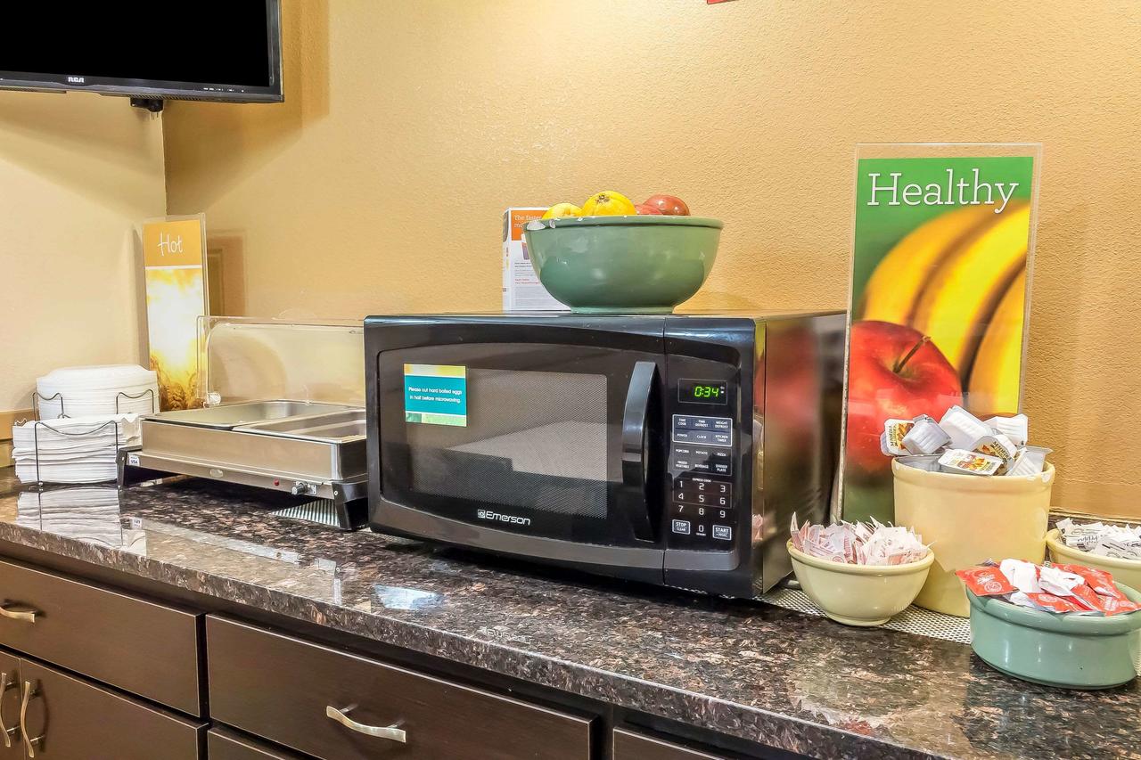 Econo Lodge Philadelphia Airport - thumb 21