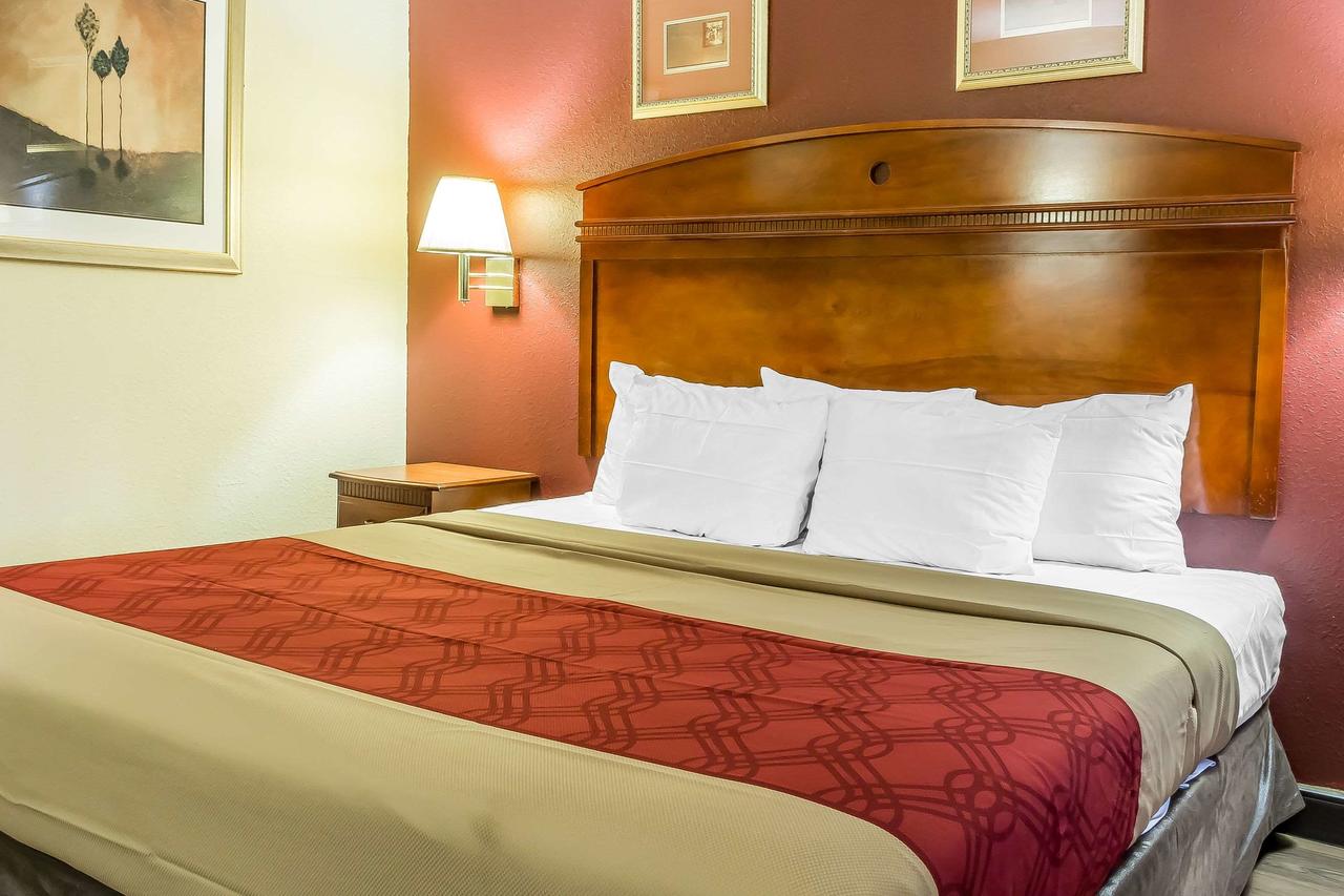 Econo Lodge Philadelphia Airport - thumb 8