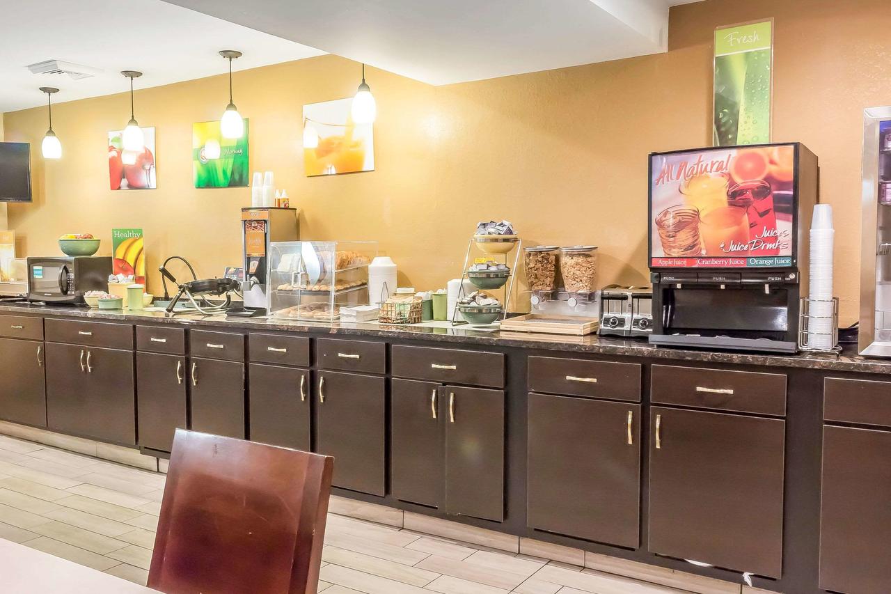 Econo Lodge Philadelphia Airport - thumb 9