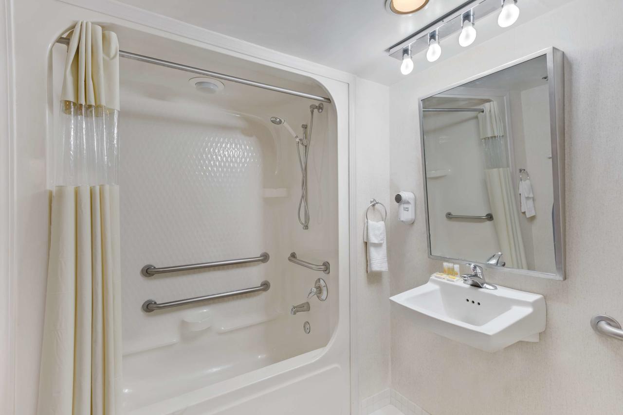 Days Inn By Wyndham Pittsburgh Airport - thumb 30