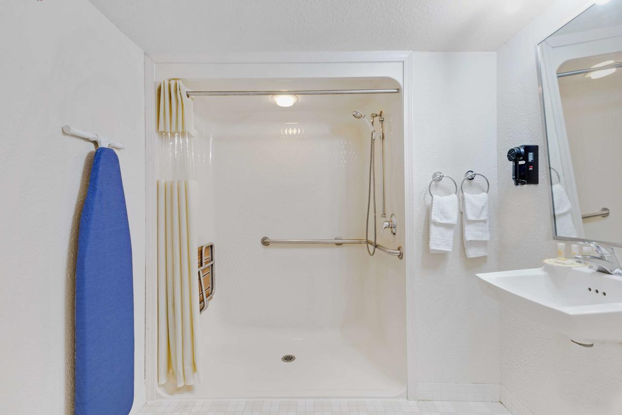 Days Inn By Wyndham Pittsburgh Airport - thumb 29