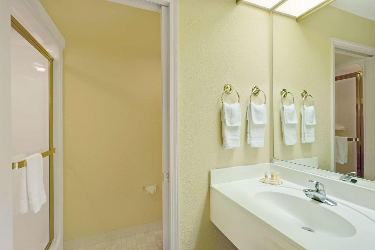 Days Inn By Wyndham Pittsburgh Airport - thumb 28