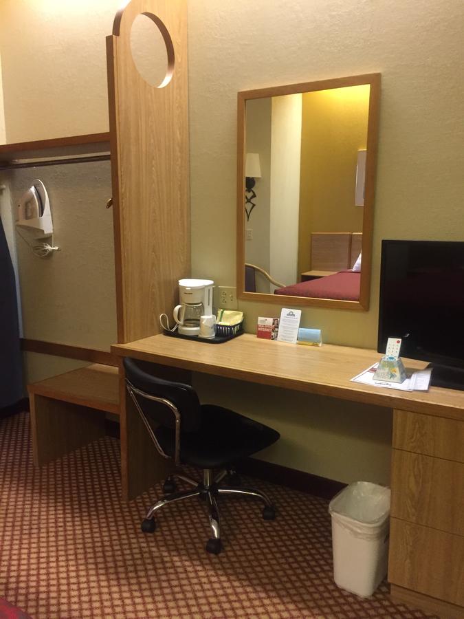 Days Inn By Wyndham Pittsburgh Airport - thumb 16