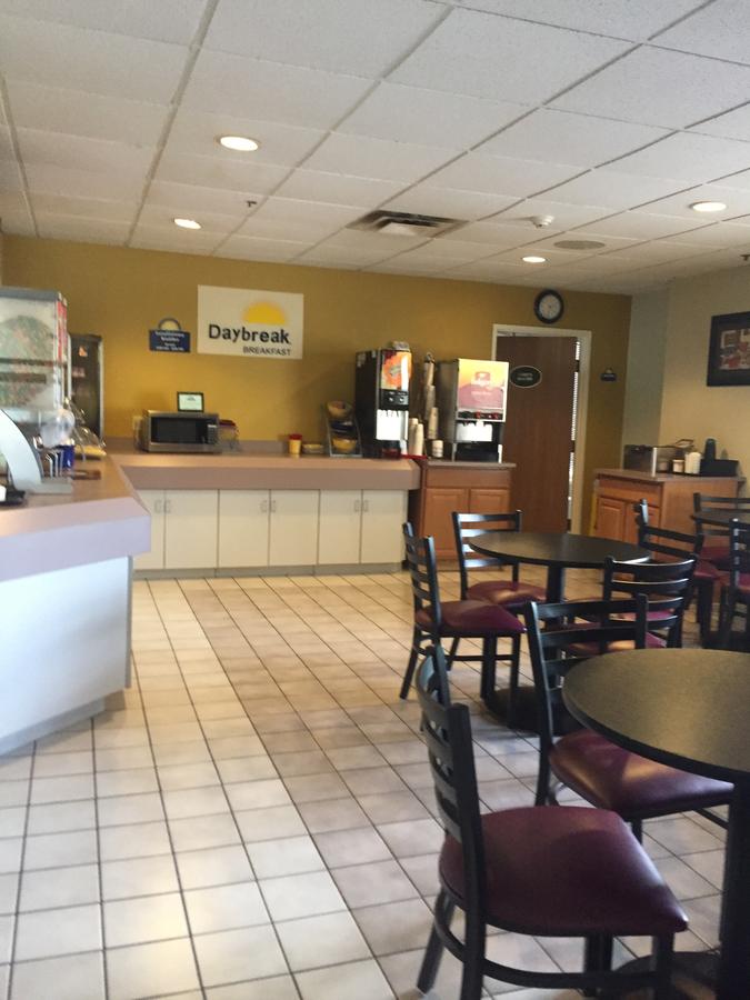 Days Inn By Wyndham Pittsburgh Airport - thumb 1