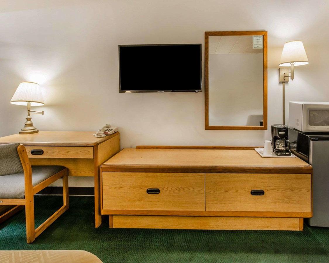 Econo Lodge Altoona I-99 - thumb 16