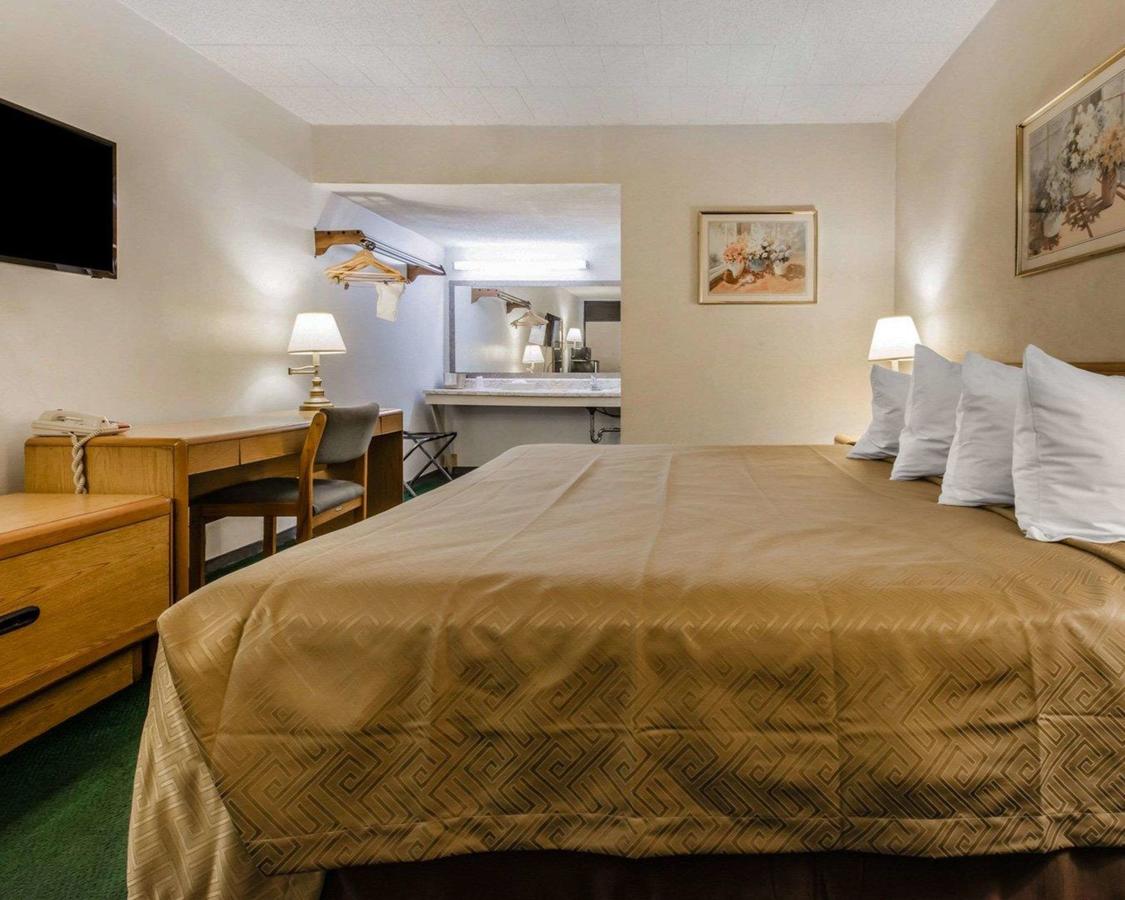 Econo Lodge Altoona I-99 - thumb 24