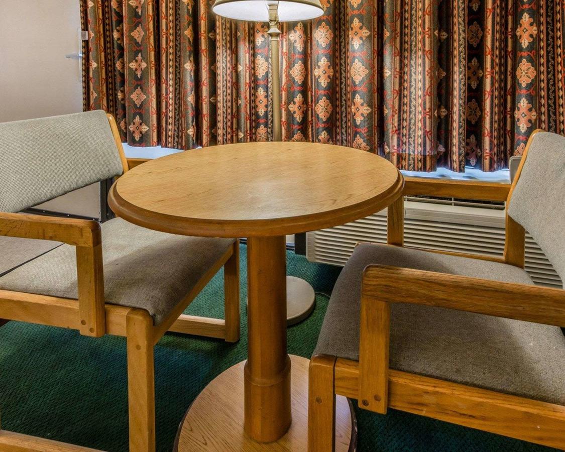 Econo Lodge Altoona I-99 - thumb 4