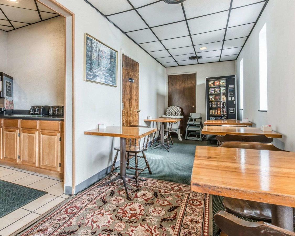 Econo Lodge Altoona I-99 - thumb 20