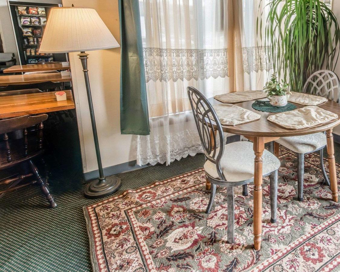 Econo Lodge Altoona I-99 - thumb 22