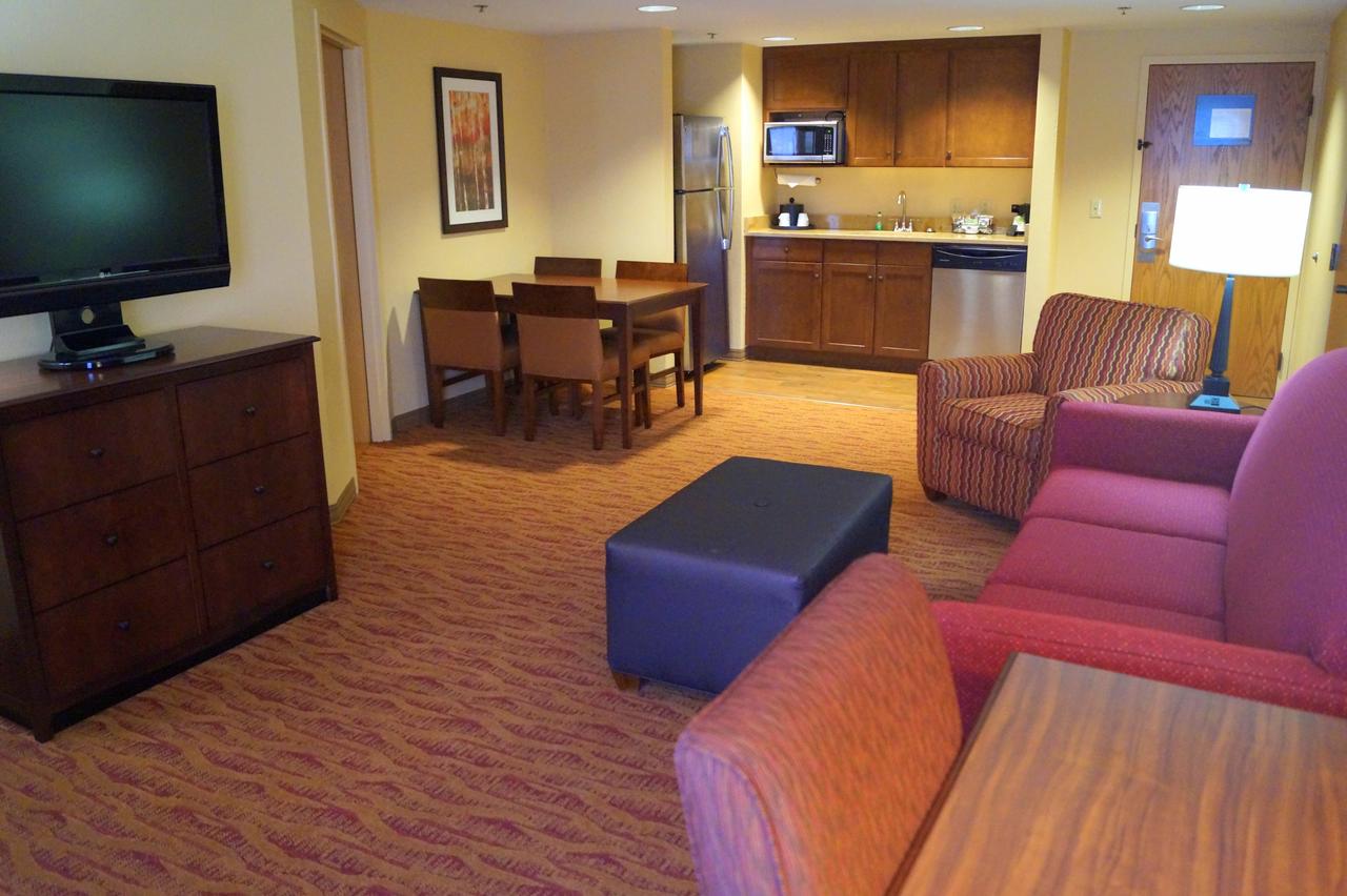 Hampton Inn Altoona - thumb 11