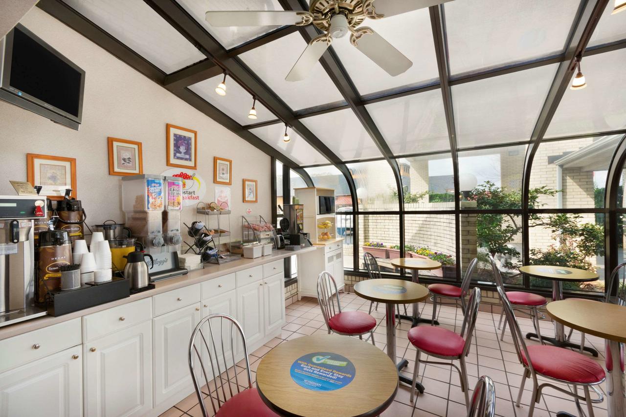 Super 8 By Wyndham Lancaster - thumb 30