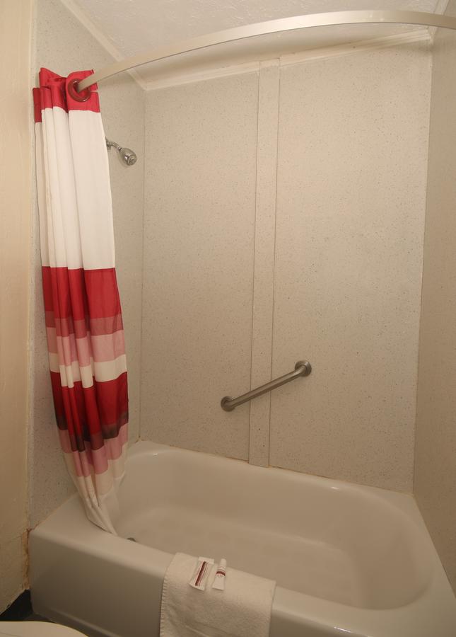 Red Roof Inn Santee - thumb 21