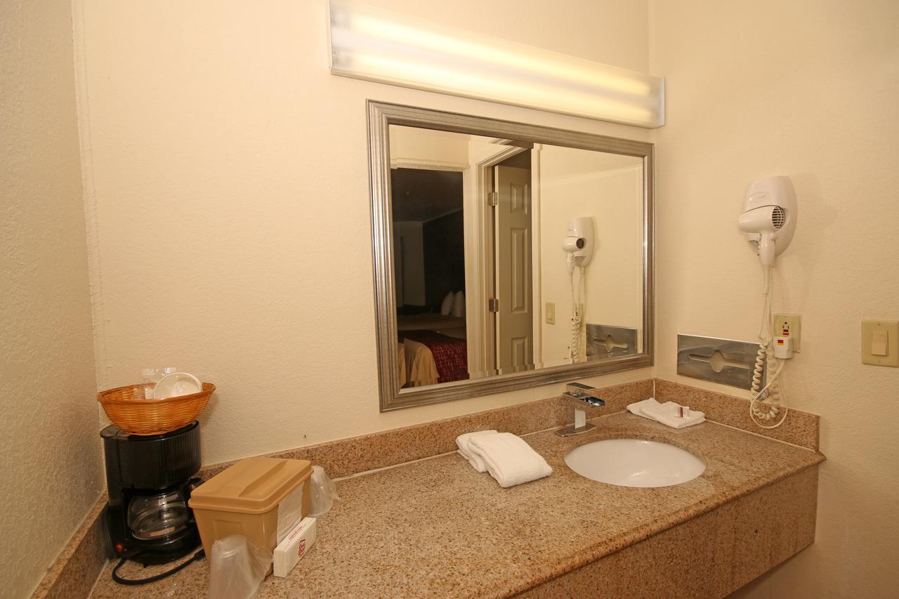 Red Roof Inn Santee - thumb 22