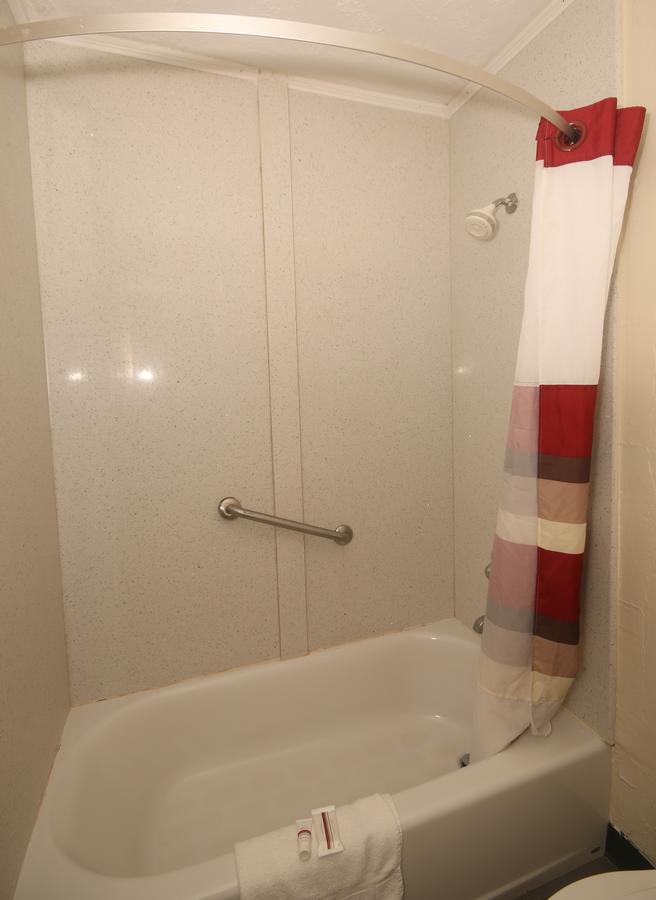 Red Roof Inn Santee - thumb 20