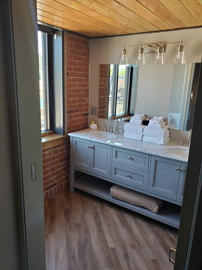 The Hotel Sturgis - thumb 5