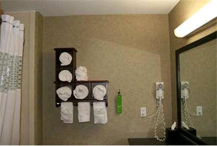 Hampton Inn Mitchell - thumb 17