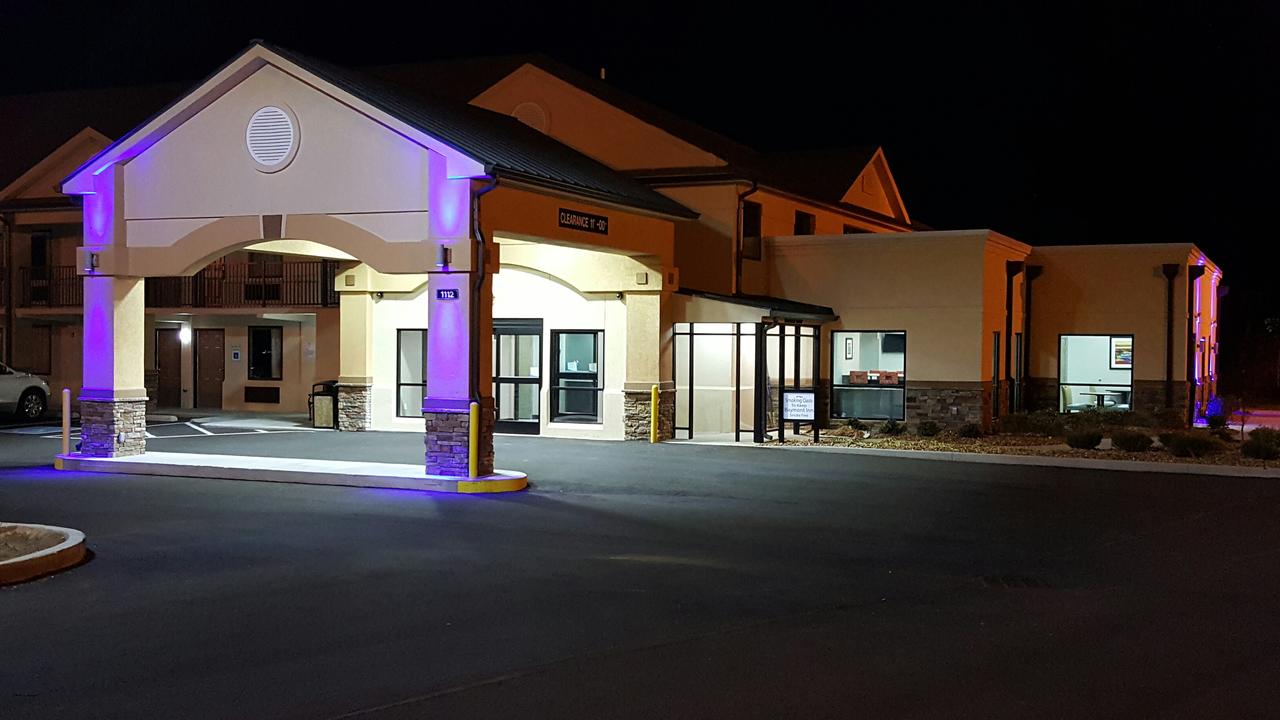 Baymont By Wyndham Clarksville - thumb 16