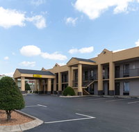 Super 8 by Wyndham Clarksville Northeast - Tourism House