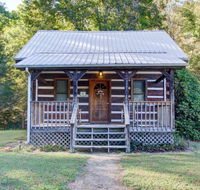 Hearts Burstin with Love Romantic creekside retreat - Tourism House