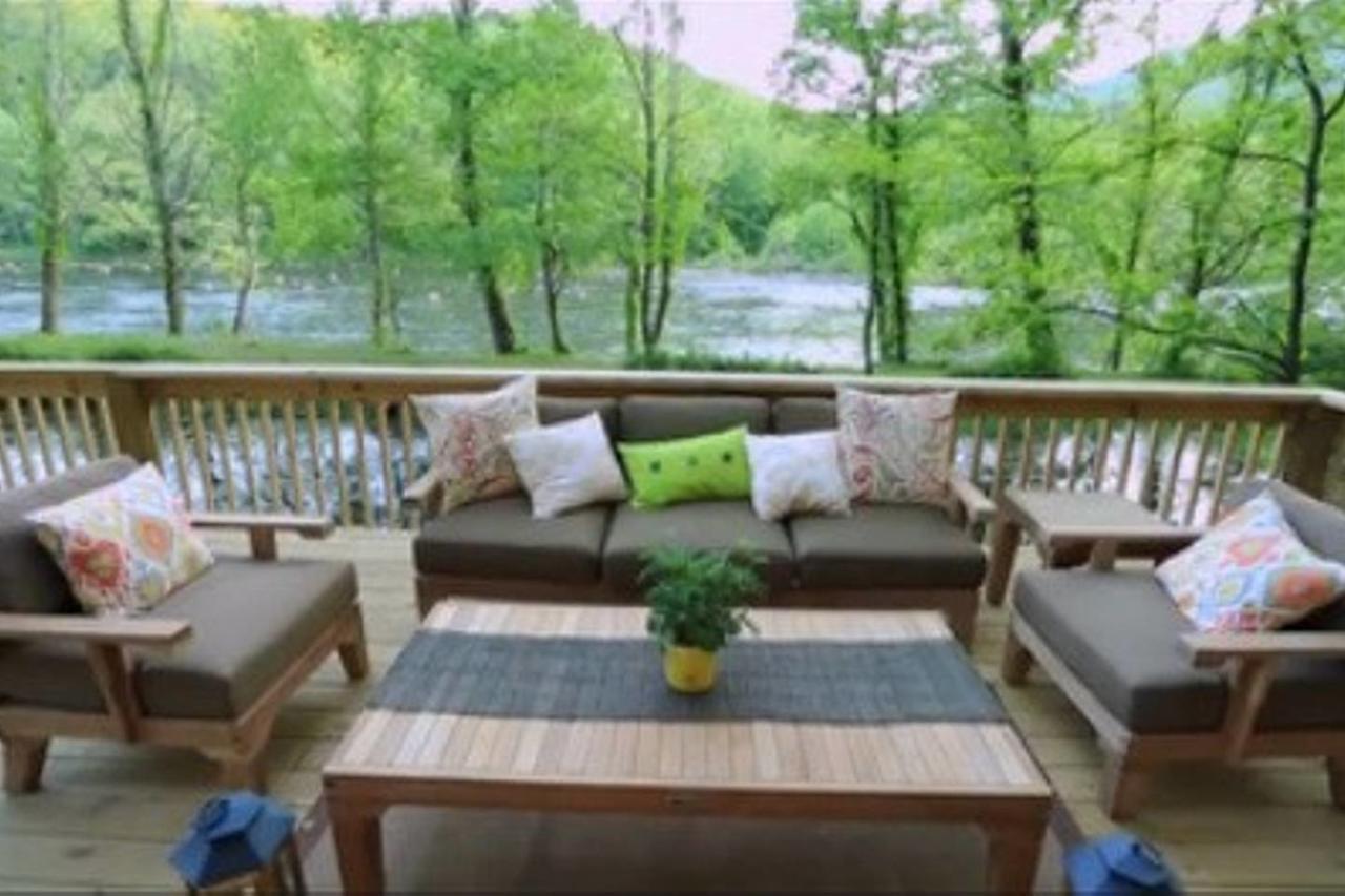 Tiny House By The River Built By Tiny House Nation Show - thumb 2