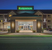 La Quinta by Wyndham Logan - Tourism House