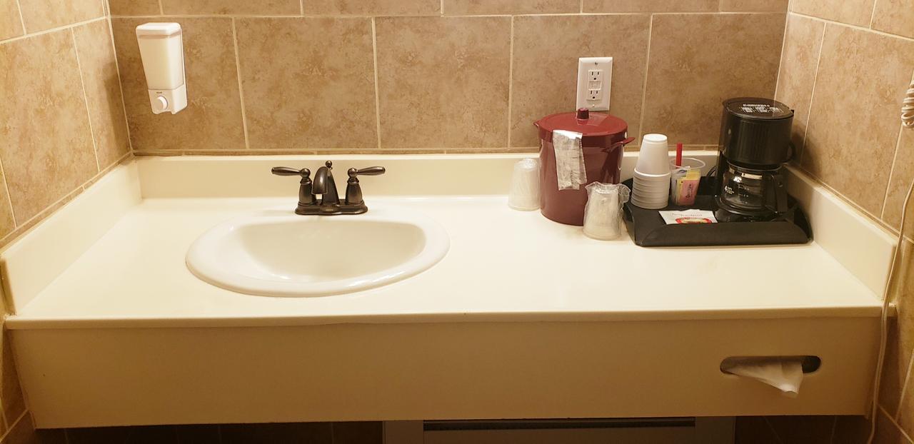 Aquarius Inn - thumb 1