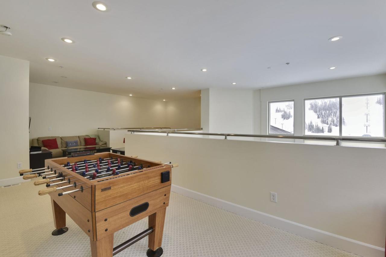 Powder Skiing Loft - thumb 20