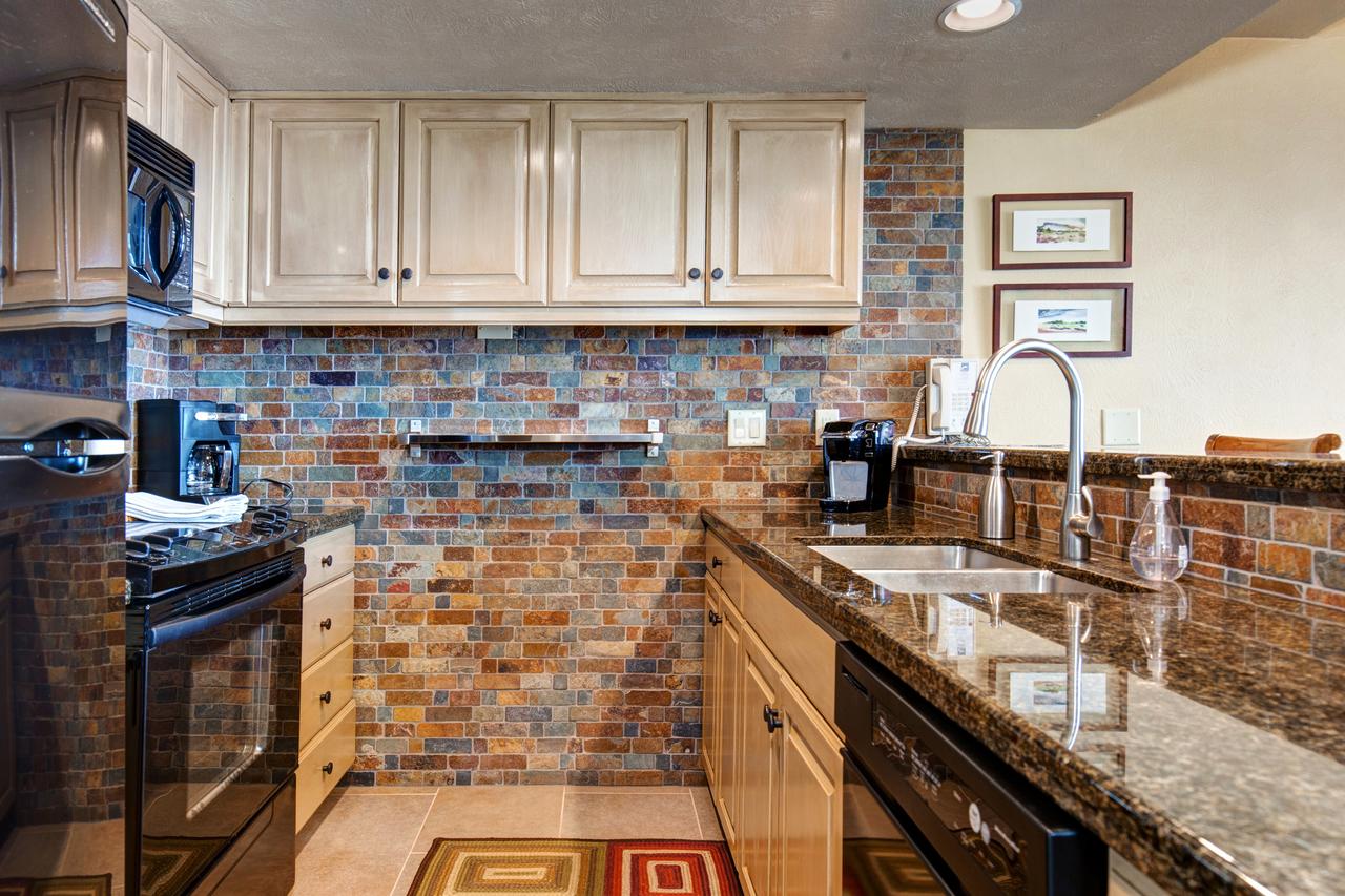 1415 Lowell Ave Condo - thumb 2