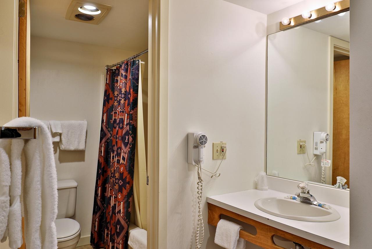 Cedarbrook One Bedroom Suite 115/117 - thumb 1